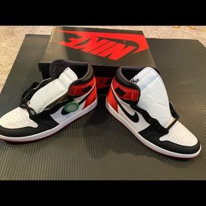 Jordan 1 Retro High black toe/red satin